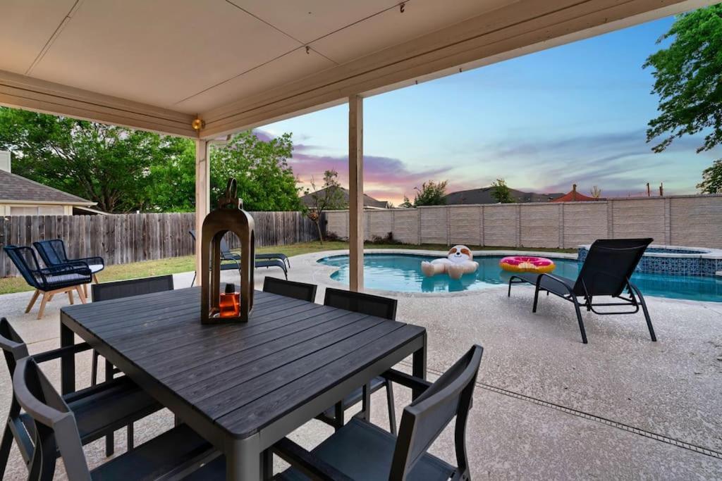 The Mad Hatter - Heated Pool Gameroom & More