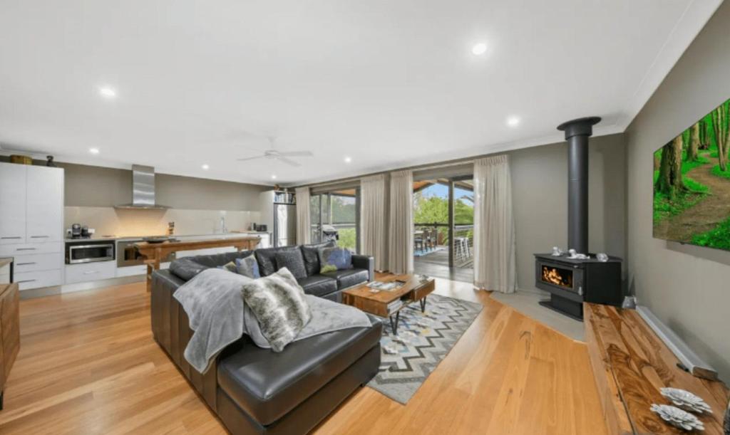 Lilies Luxe Suite on Lovedale with Private Heated Pool 5star photo 3