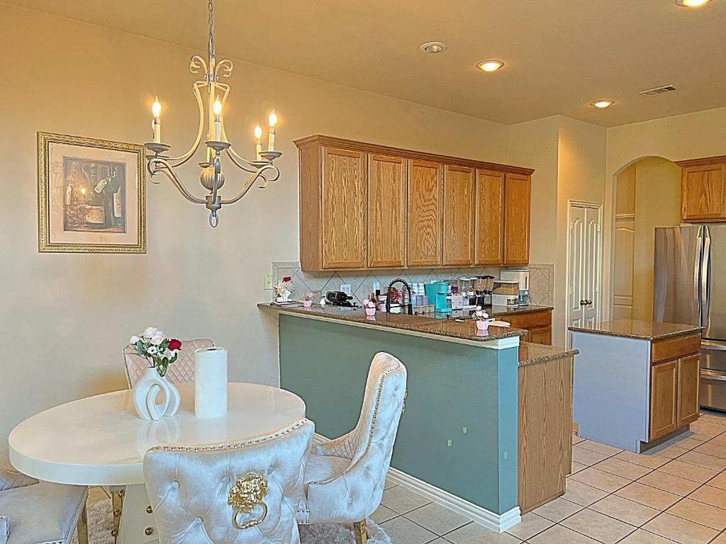 Kings and Queens luxury home photo 3