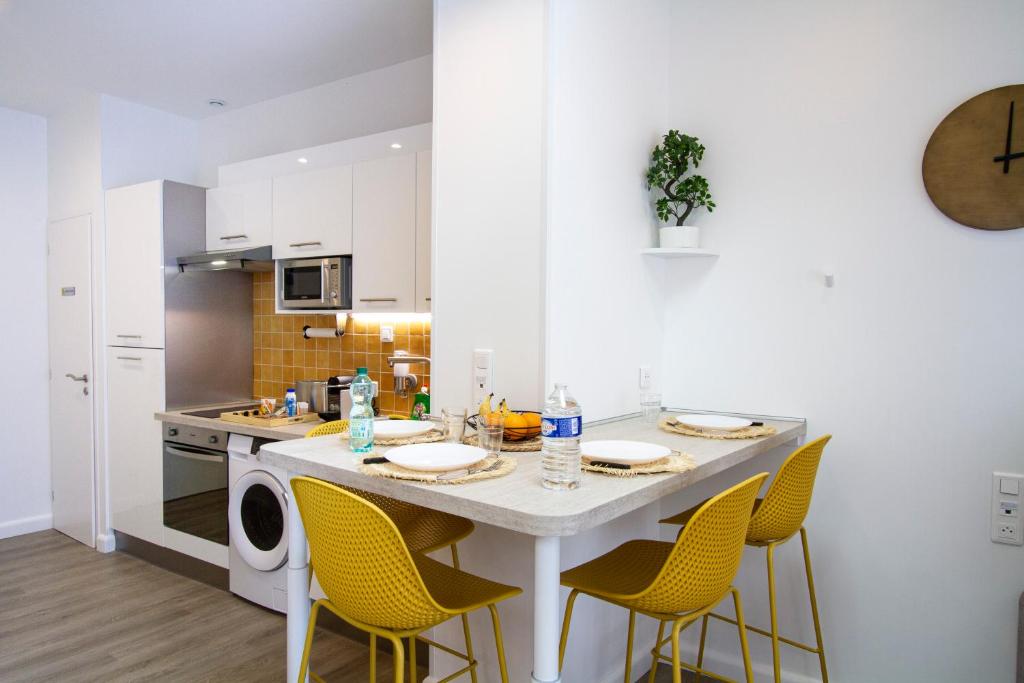 Soleil d'Été - Netflix & Wifi - Balcon - Parking Gratuit - check-in 24H24 photo 4