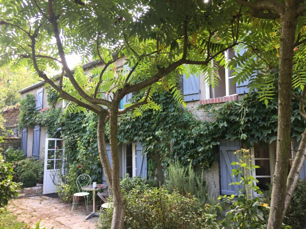 Grande maison avec jardin arboré photo 2