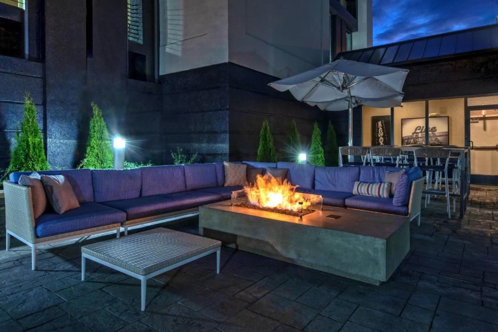 Courtyard By Marriott Vanderbilt-West End image