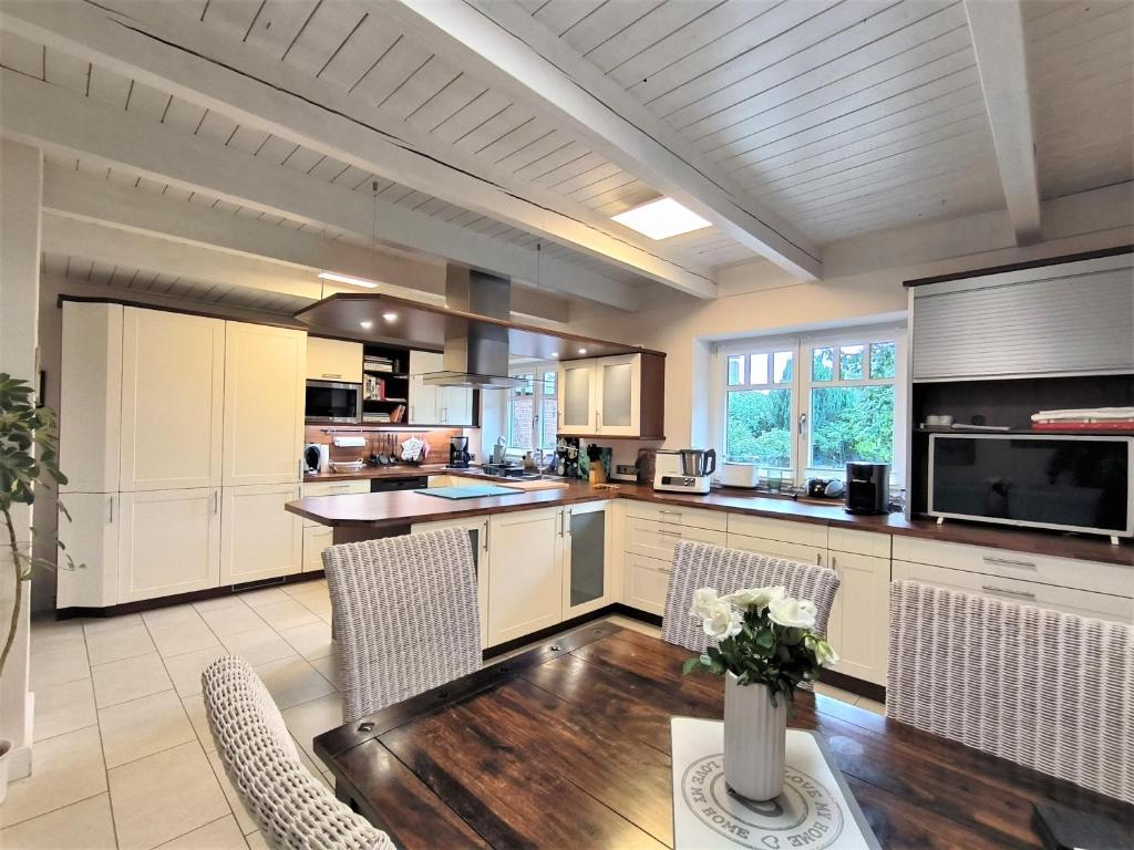 Holly Haus photo 1