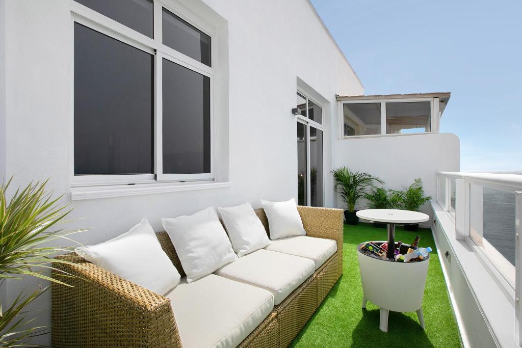 Beachfront Seaview Oasis photo 2