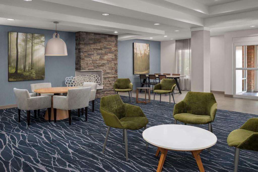 Fairfield Inn & Suites Roanoke Hollins/I-81 photo 3