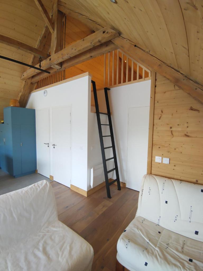 Logement entre lac et montagne