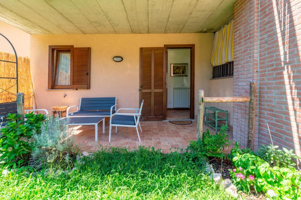 Cozy Apartment with Garden in Laghetto by Wonderful Italy photo 2