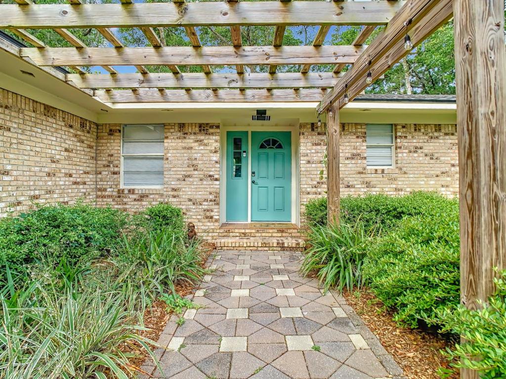 Close to Everything! Family & Pet Friendly Home - By the Park! photo 2