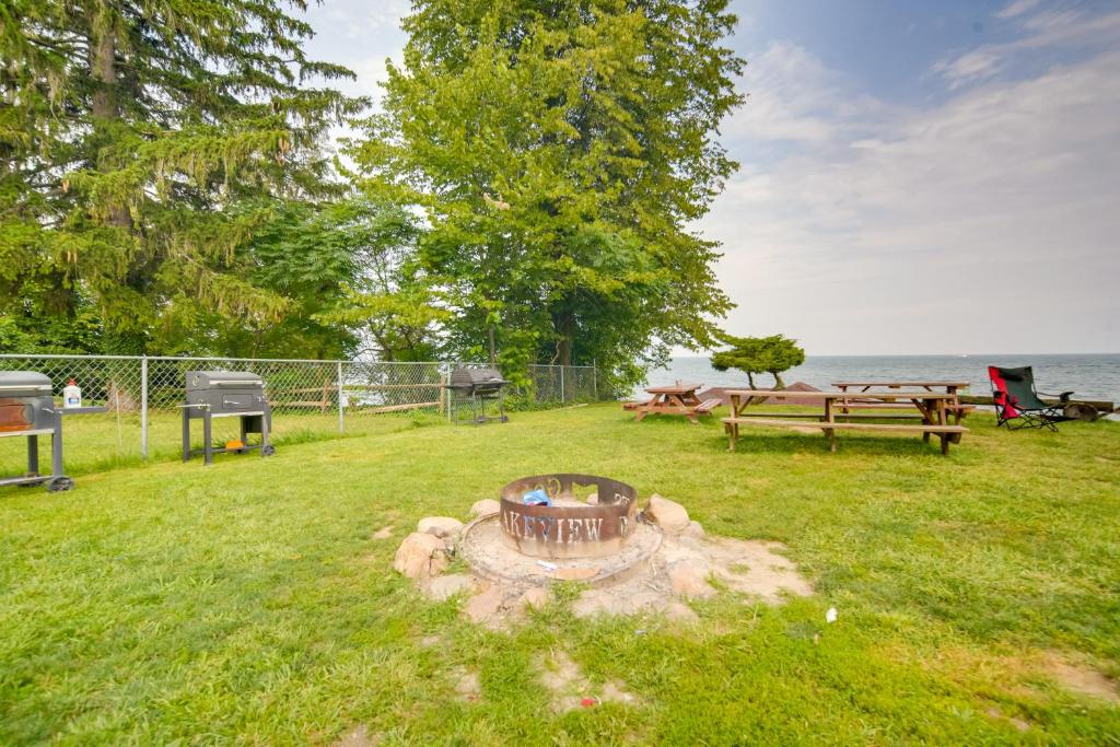Pet-Friendly Lake Erie Cottage - Walk to the Water photo 2