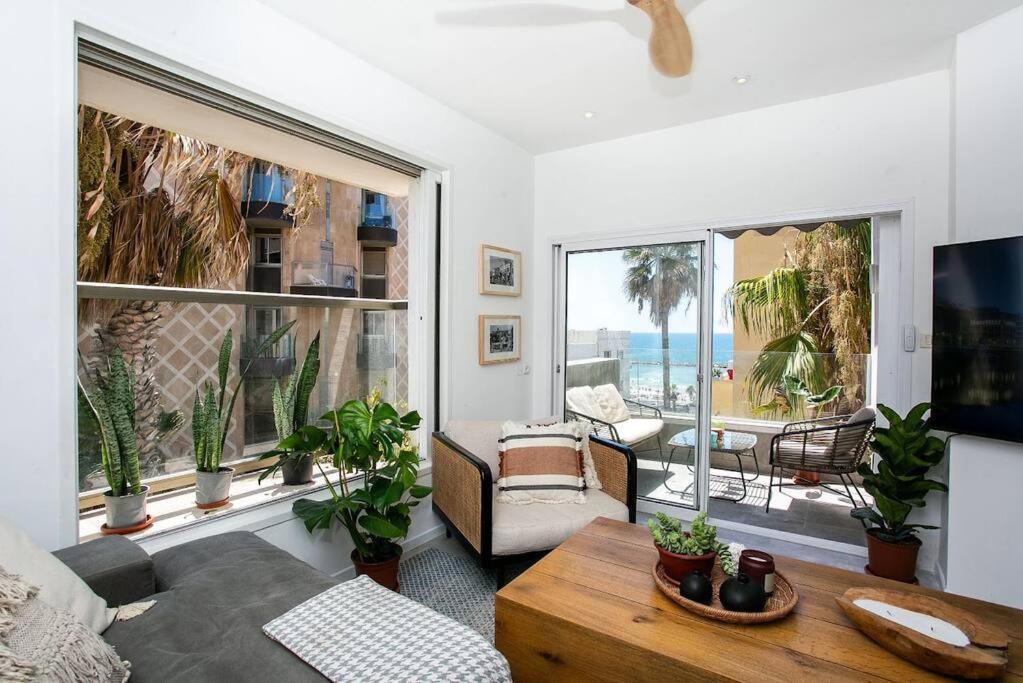 Prime Location 2BR Beach Flat photo 1