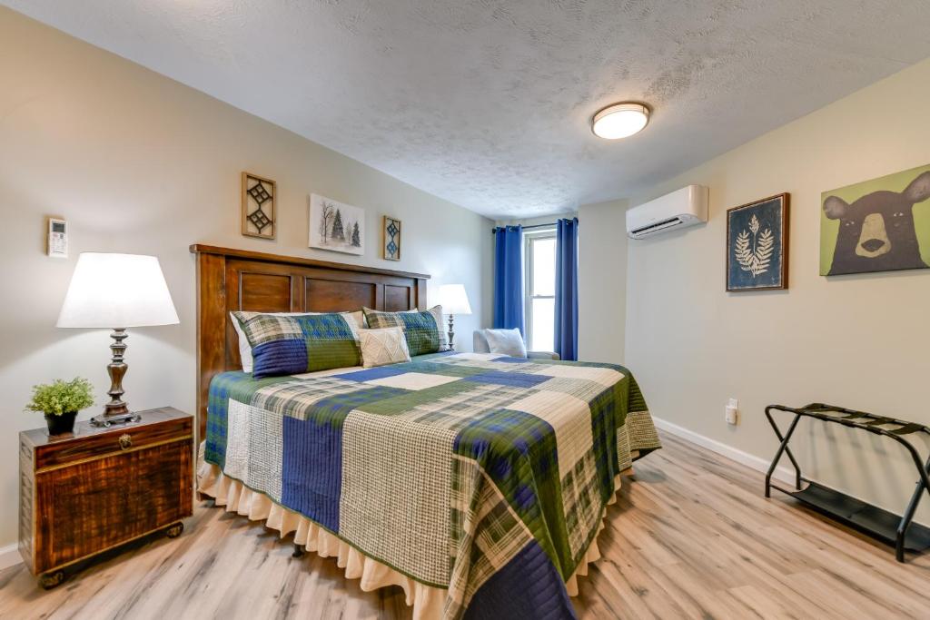 Downtown Gatlinburg Studio with Community Pool! photo 1