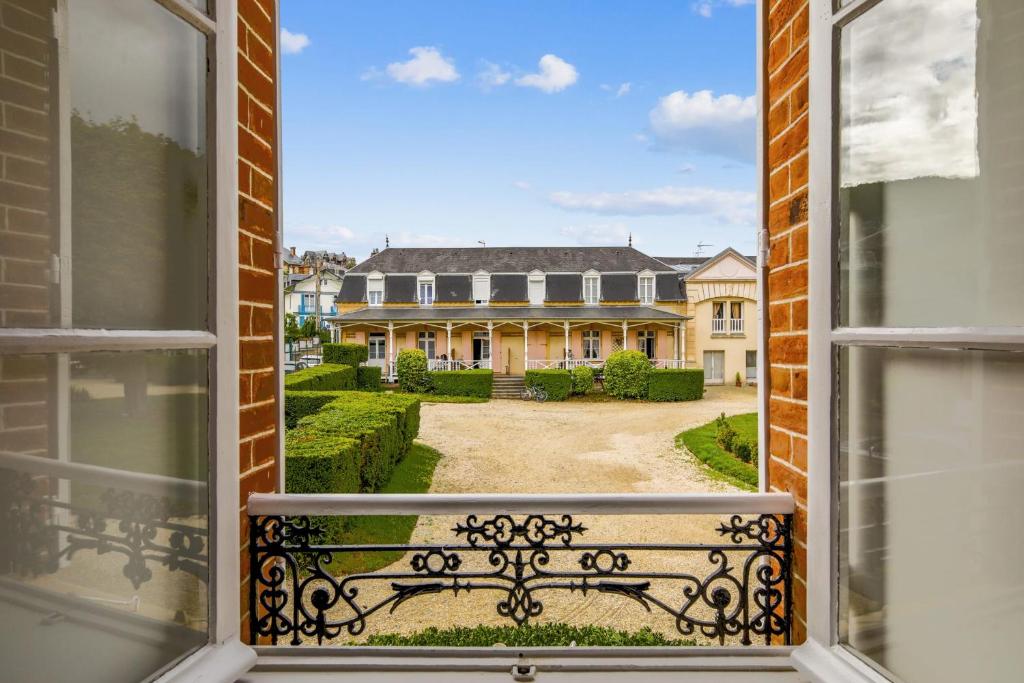 Comfortable studio in the Grand Hôtel of Houlgate - Welkeys photo 1