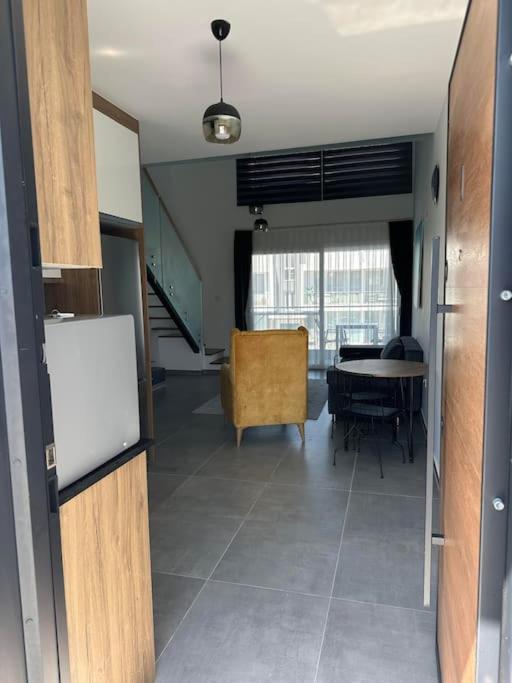 İskelede denize sıfır havuzlu sitede Loft 1+1 photo 2