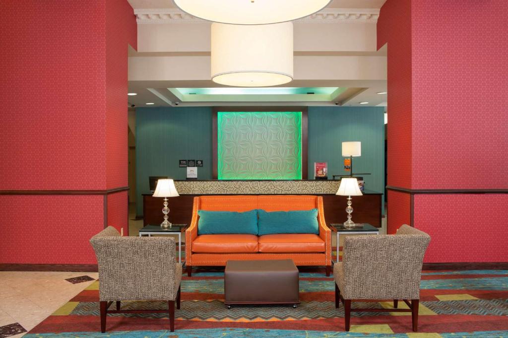 Hampton Inn Indianapolis Downtown Across from Circle Centre image