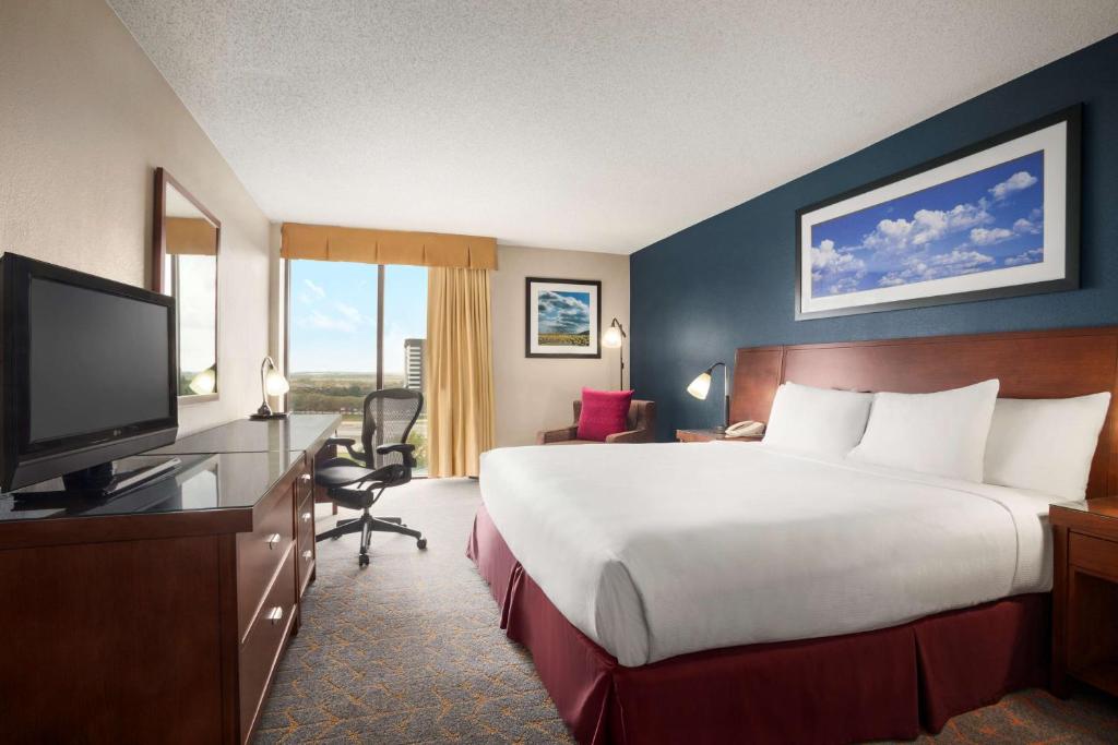 DoubleTree by Hilton Dallas - DFW Airport North image