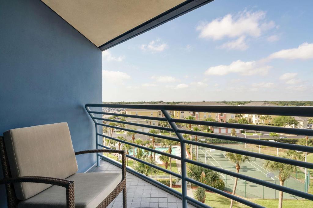 Hilton Melbourne, FL Room Type - Junior Suite with Two Queen Beds and Balcony