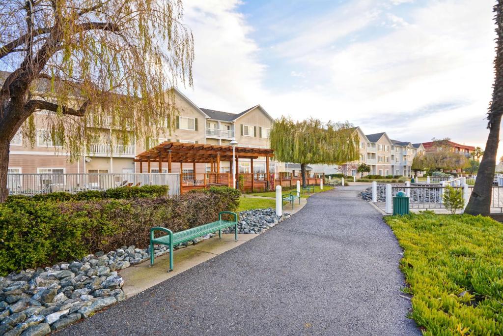 Homewood Suites by Hilton - Oakland Waterfront photo 1