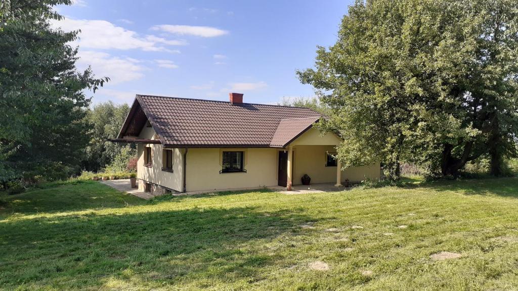 Dom wśród drzew i pól. photo 1
