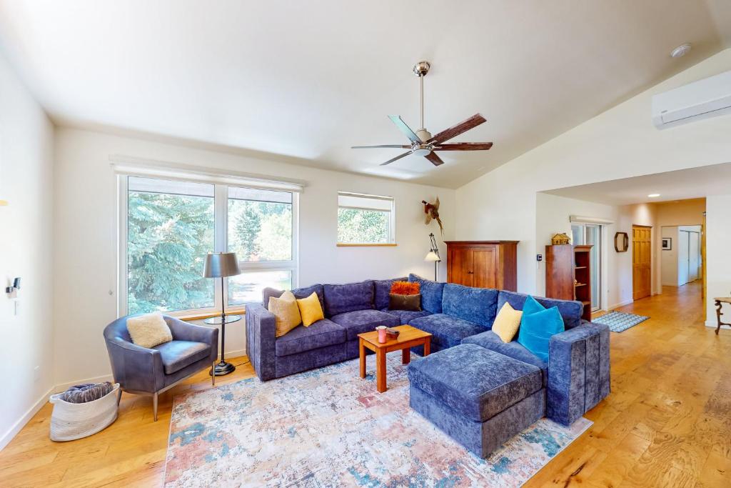 Pines Court photo 1