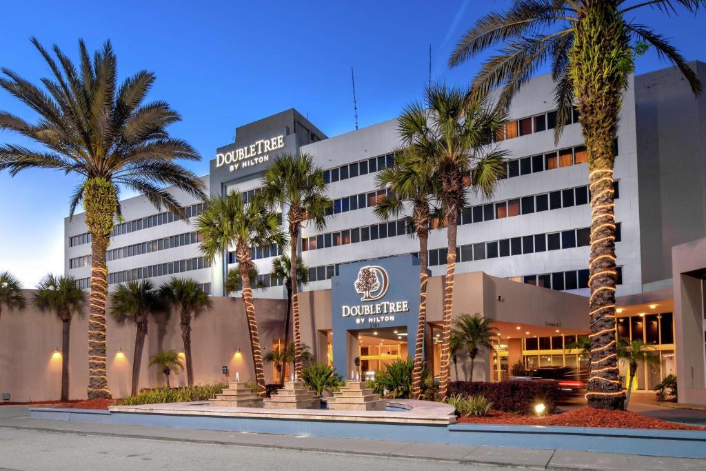 DoubleTree by Hilton Hotel Jacksonville Airport image