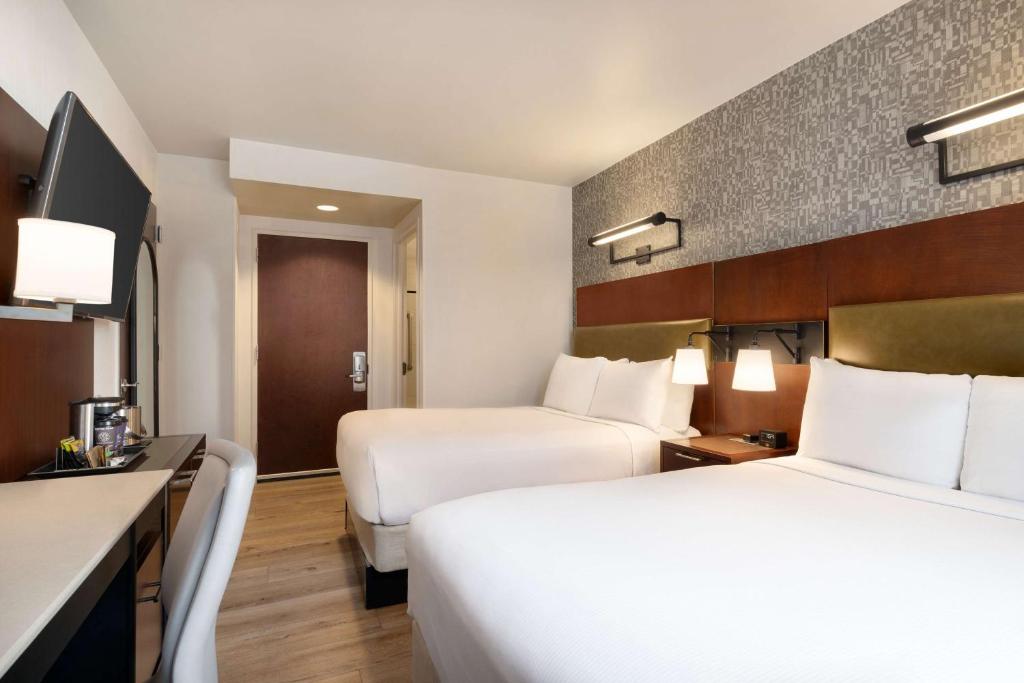 DoubleTree by Hilton New York Downtown Room Type - Double Room with City View