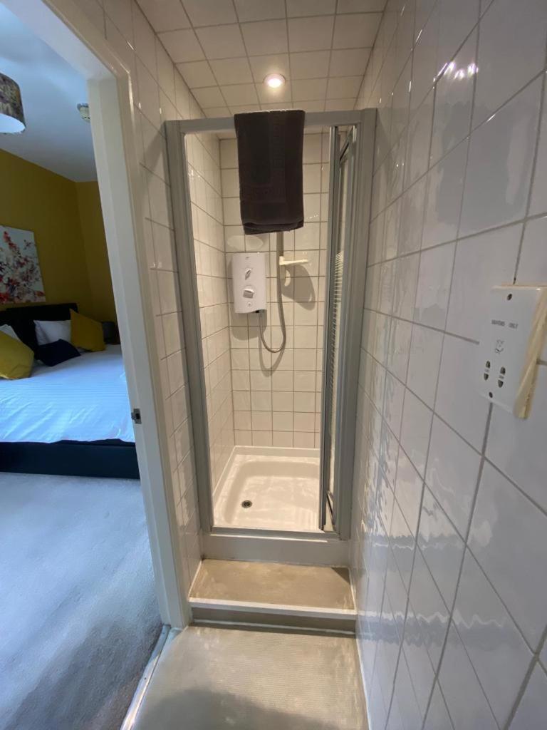 Grosvenor Place Guest House - Tap to explore photos