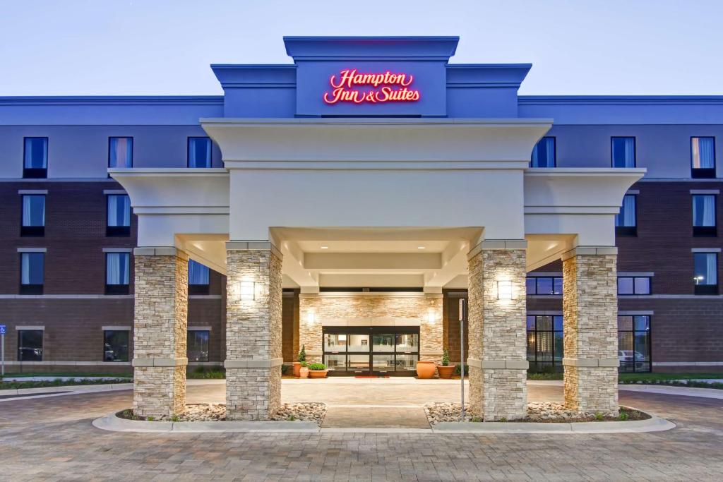 Hampton Inn & Suites Detroit/Troy image
