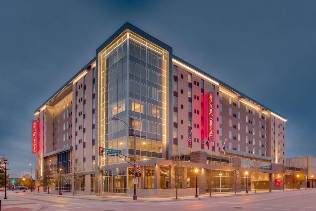 Hampton Inn & Suites Fort Worth Downtown image
