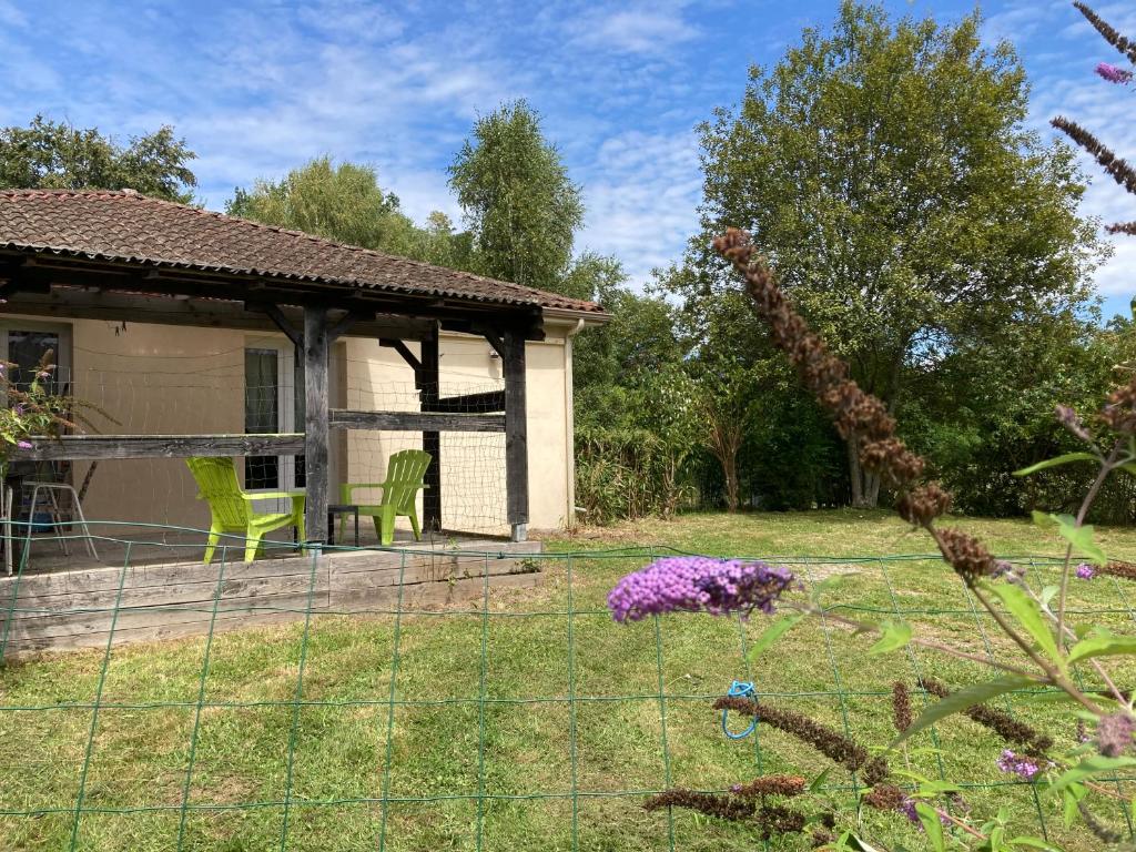 F1 noir/anis, avec terrasse couverte et jardin (E) photo 2