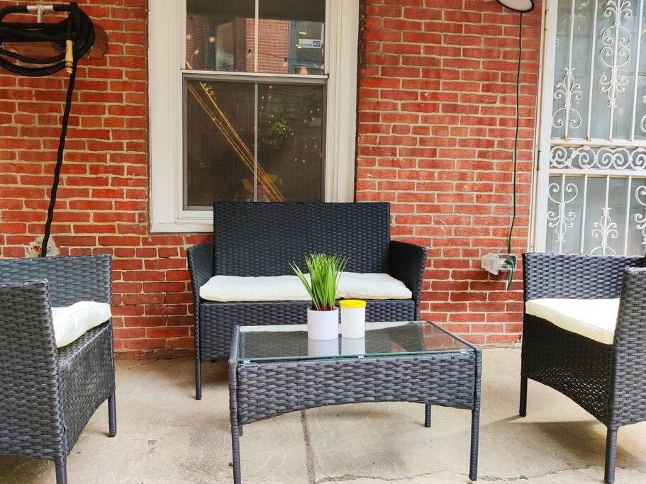 Charming 1BDR In Central Rittenhouse Square With Patio Hosted by StayRafa photo 4