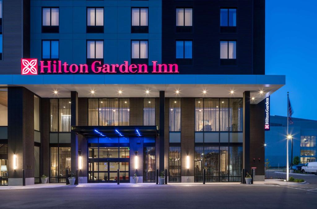 Hilton Garden Inn Madison Downtown image