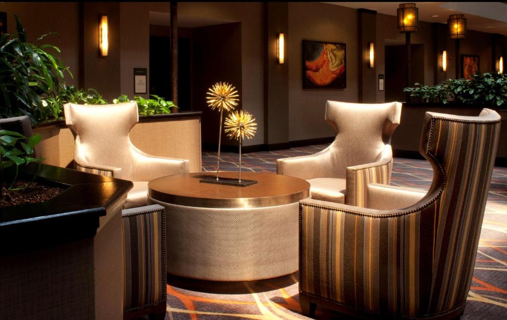 Embassy Suites by Hilton Austin Arboretum photo 3