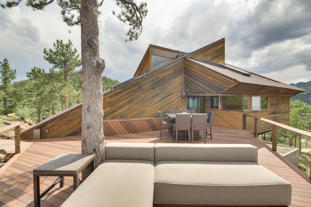 Luxe Boulder Barrett House on Mtn Peak with Hot Tub