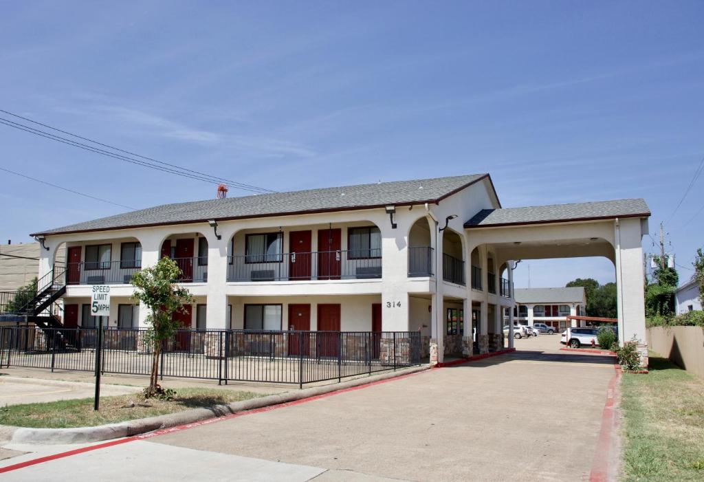Executive Inn of Arlington, Near AT&T Stadium image