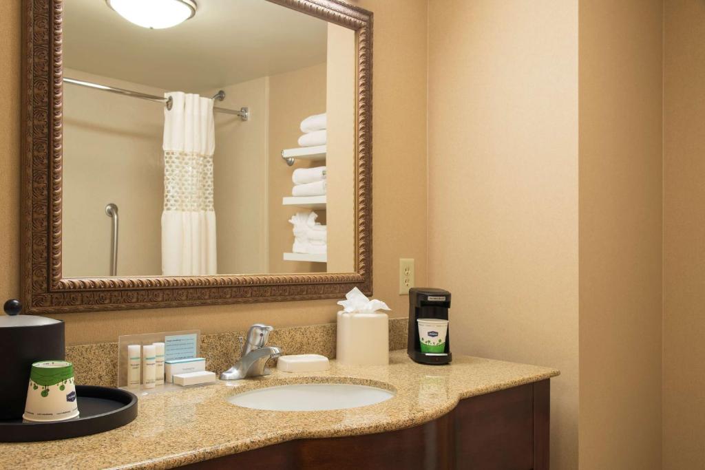 Hampton Inn Suites Bloomington - Normal - Tap to explore photos