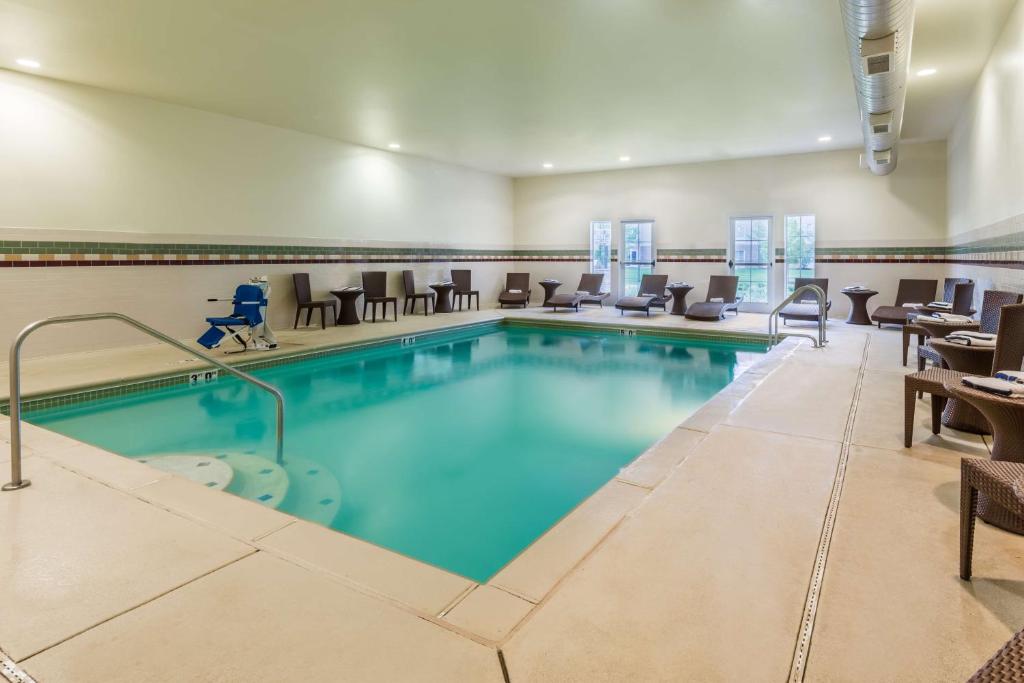 Homewood Suites by Hilton St. Louis Riverport- Airport West photo 1