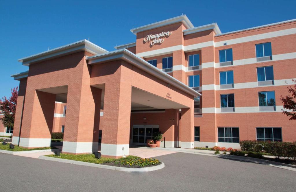Hampton Inn Hampton-Newport News image