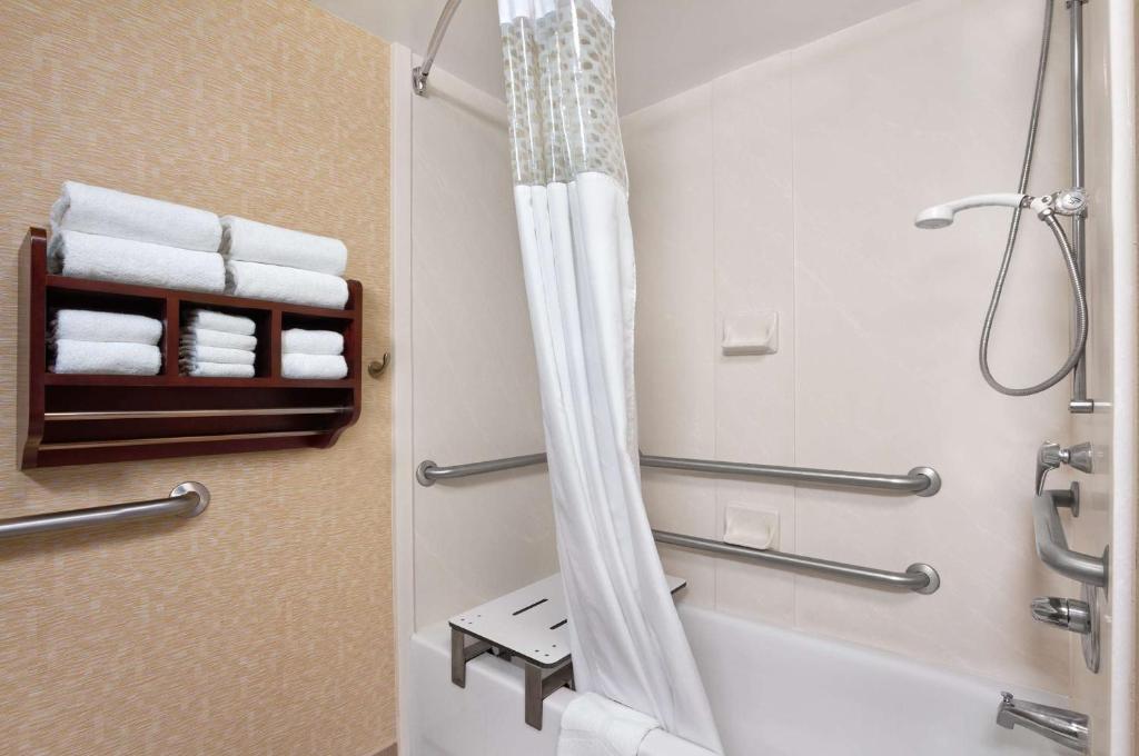 Hampton Inn by Hilton Lexington Park - Tap to explore photos