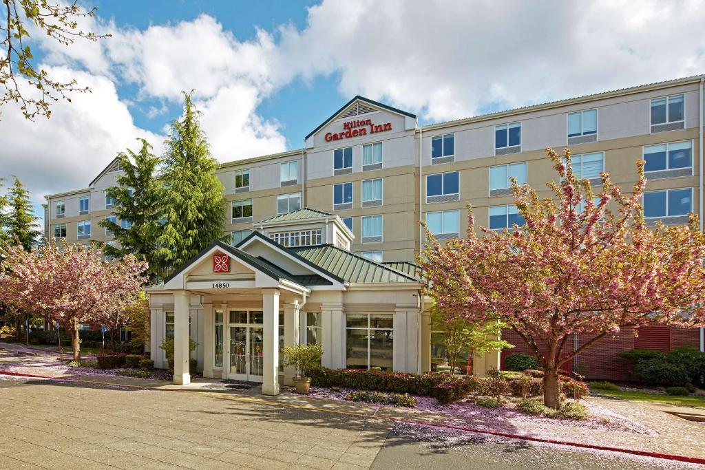 Hilton Garden Inn Portland/Lake Oswego image