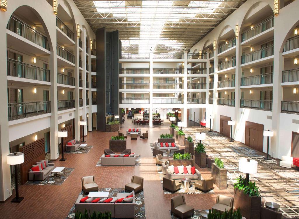 Embassy Suites by Hilton Detroit - Livonia/Novi photo 2