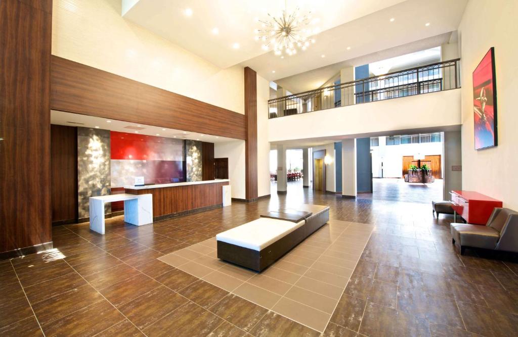 Embassy Suites by Hilton Detroit - Livonia/Novi photo 4