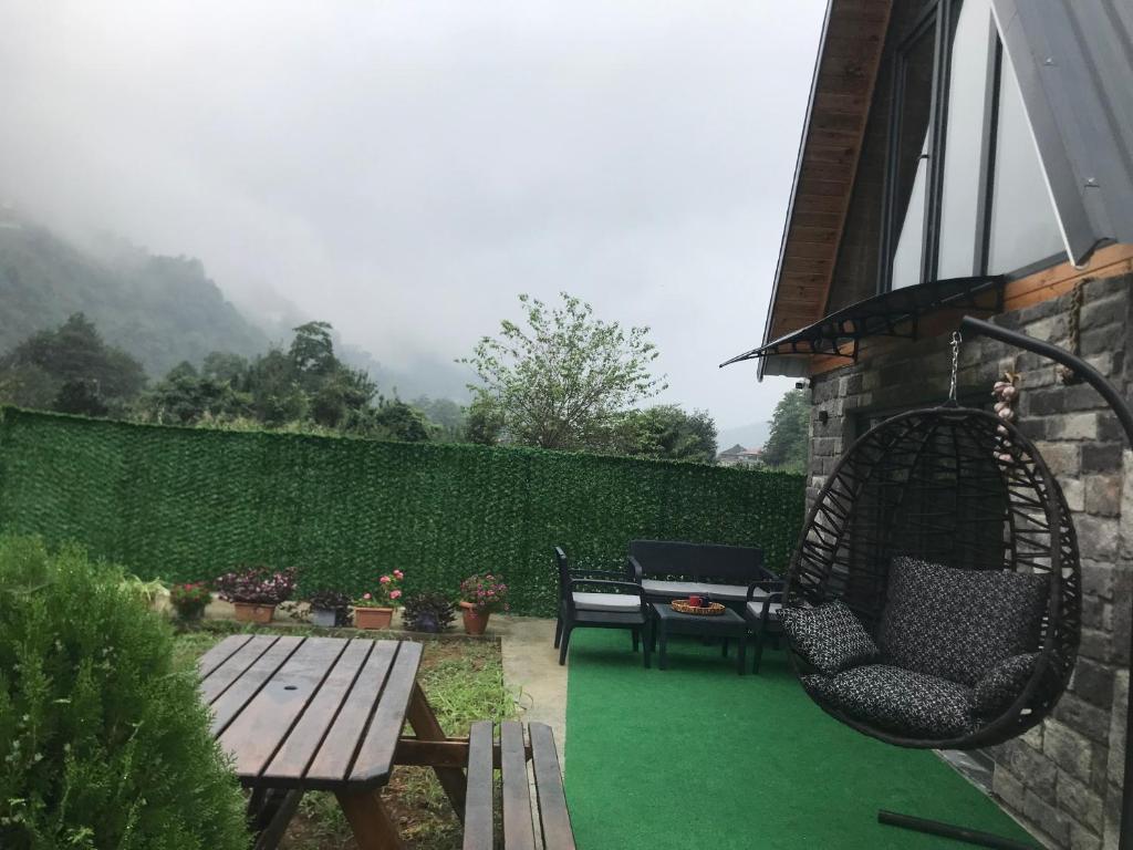 GURI BUNGALOV photo 4