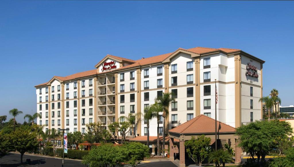 Hampton Inn & Suites Anaheim Garden Grove image