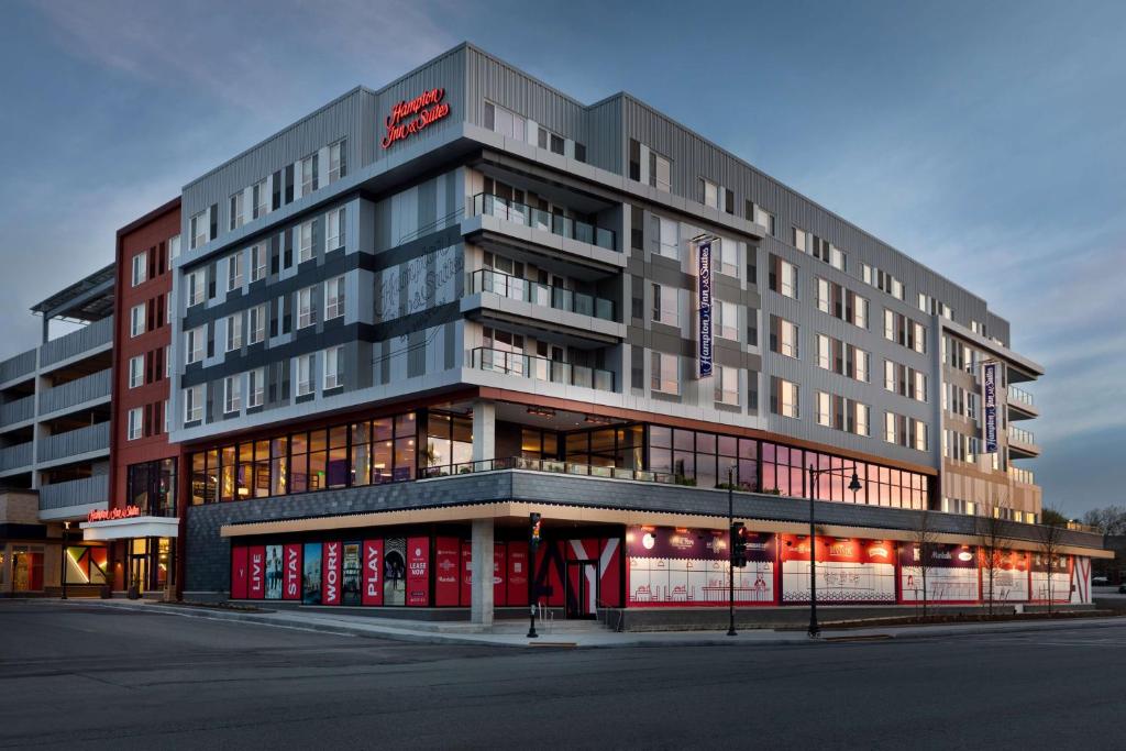 Hampton Inn & Suites Watertown Boston image