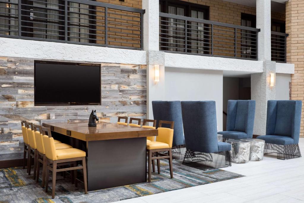 Embassy Suites by Hilton Austin Central photo 3