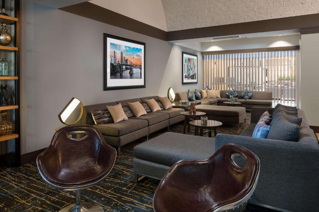 Embassy Suites by Hilton Austin Central photo 4