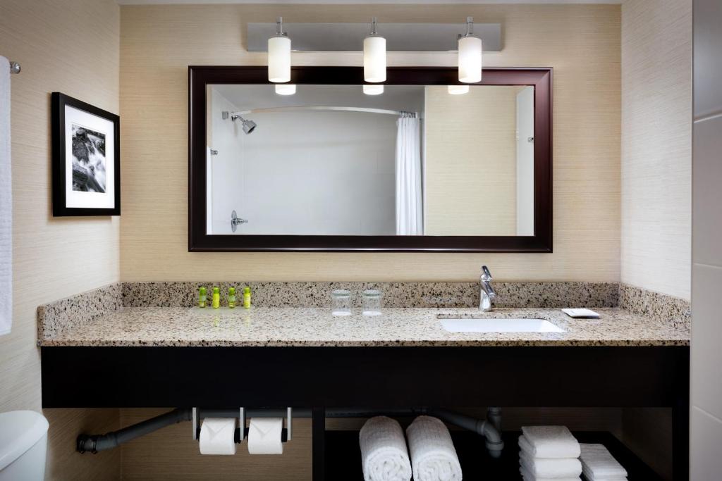 Delta Hotels by Marriott Sault Ste. Marie Waterfront photo 1