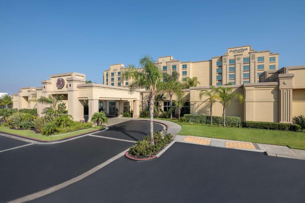 DoubleTree by Hilton Los Angeles - Commerce image