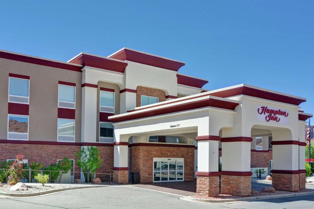 Hampton Inn Moab image