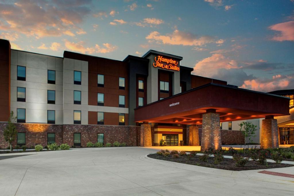 Hampton Inn & Suites Pittsburg Kansas Crossing image
